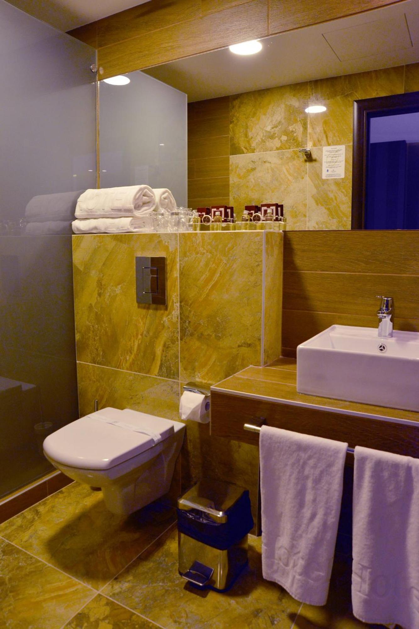 Garni Hotel Aveny Cacak Ngoại thất bức ảnh