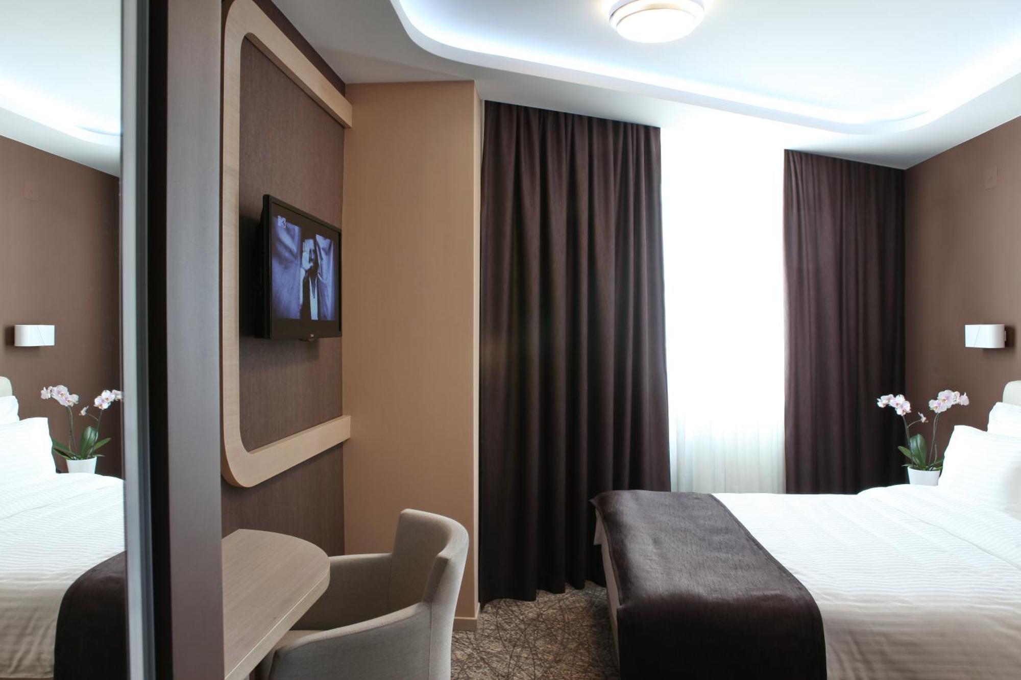 Garni Hotel Aveny Cacak Ngoại thất bức ảnh