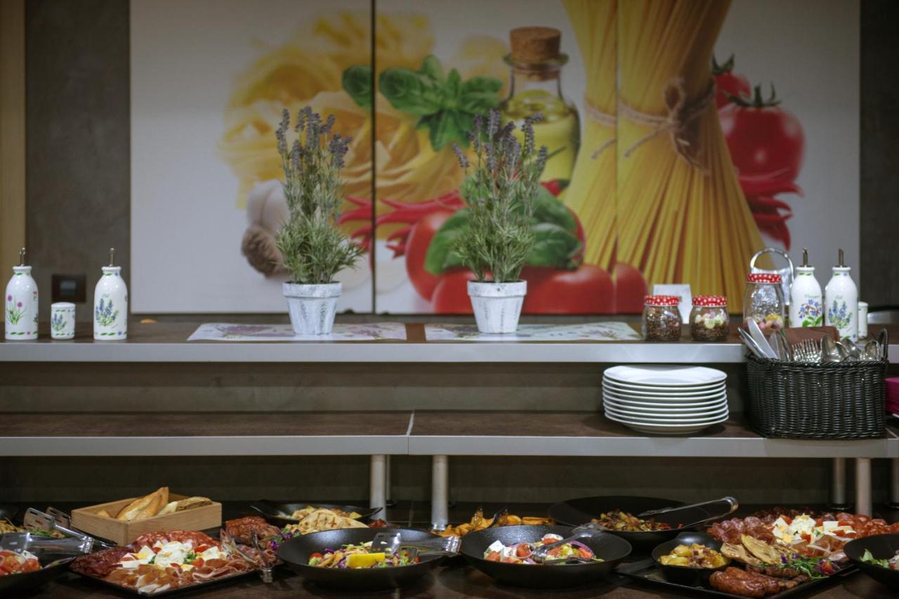 Garni Hotel Aveny Cacak Ngoại thất bức ảnh